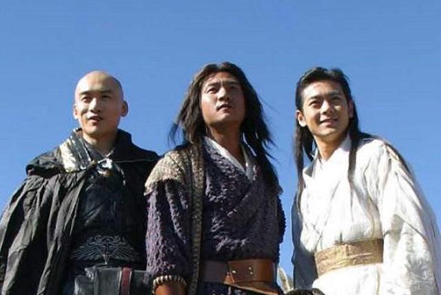 2. Nhân vật chính: Kiều Phong, Đoàn Dự và Hư Trúc, ba người đến từ các nền văn hóa khác nhau nhưng đã xây dựng một tình anh em vững chắc.